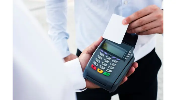 Exploring the Benefits of a Card Reader Machine in UK Retail Stores